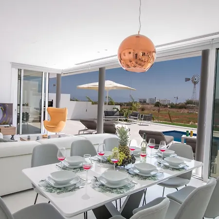 Haus In Pernera Mit Bi Fold Patio