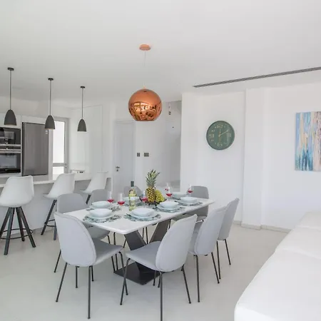 Haus In Pernera Mit Bi Fold Patio Дом отдыха *