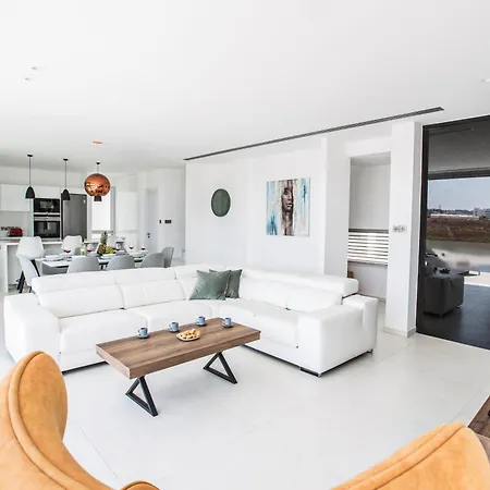 Haus In Pernera Mit Bi Fold Patio Semesterbostad Protaras
