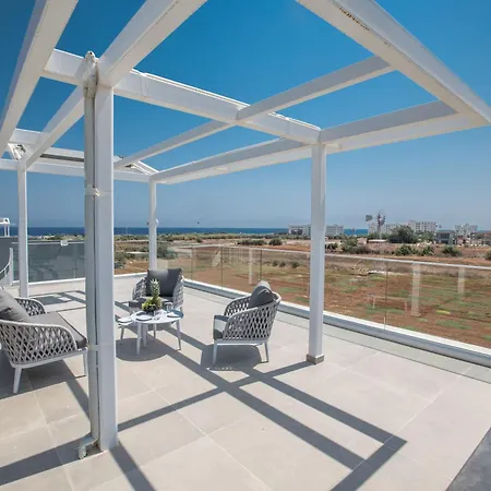 Haus In Pernera Mit Bi Fold Patio * بروتاراس