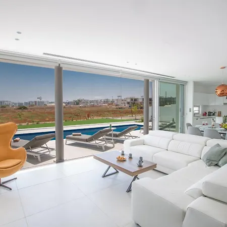 بيت للعطل Haus In Pernera Mit Bi Fold Patio