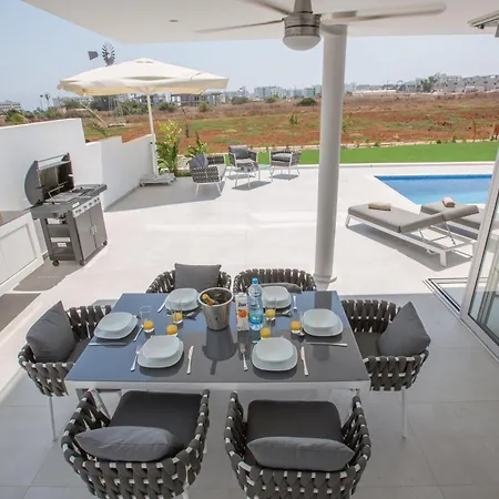 بيت للعطل Haus In Pernera Mit Bi Fold Patio *