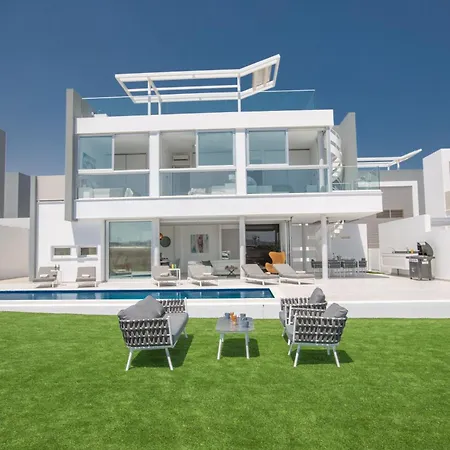 Haus In Pernera Mit Bi Fold Patio Protaras